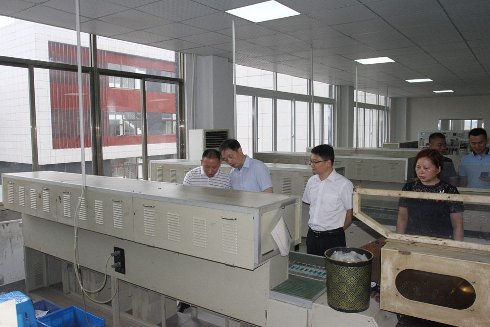 市委組織部長楊俊輝（左二）、市科技局局長（左三）蒞臨公司視察工作 